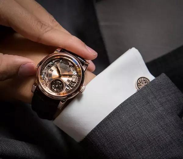 防水200米手表可以戴着洗澡吗,手表防水要充气吗