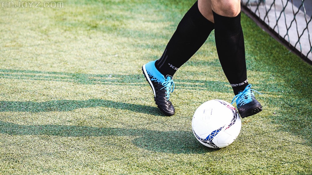 迪卡侬成人足球碎钉球鞋测评实战,迪卡侬agility基础足球鞋怎么样