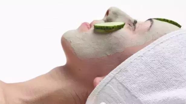 皮肤干燥起皮紧绷怎么解决,脸上细纹紧绷脱皮