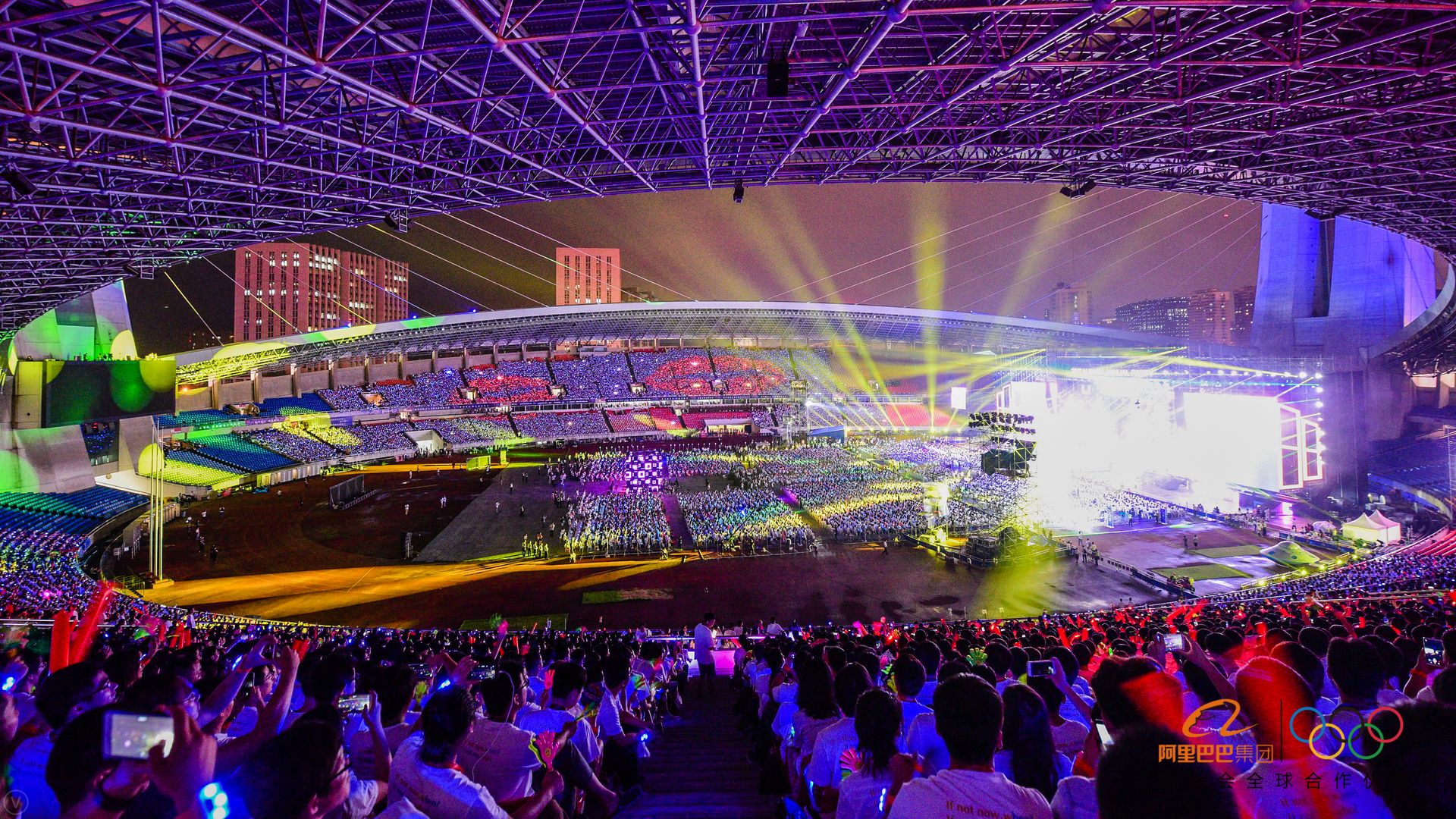 这些高清大图告诉你，今天刷屏朋友圈的阿里年会到底在玩什么？