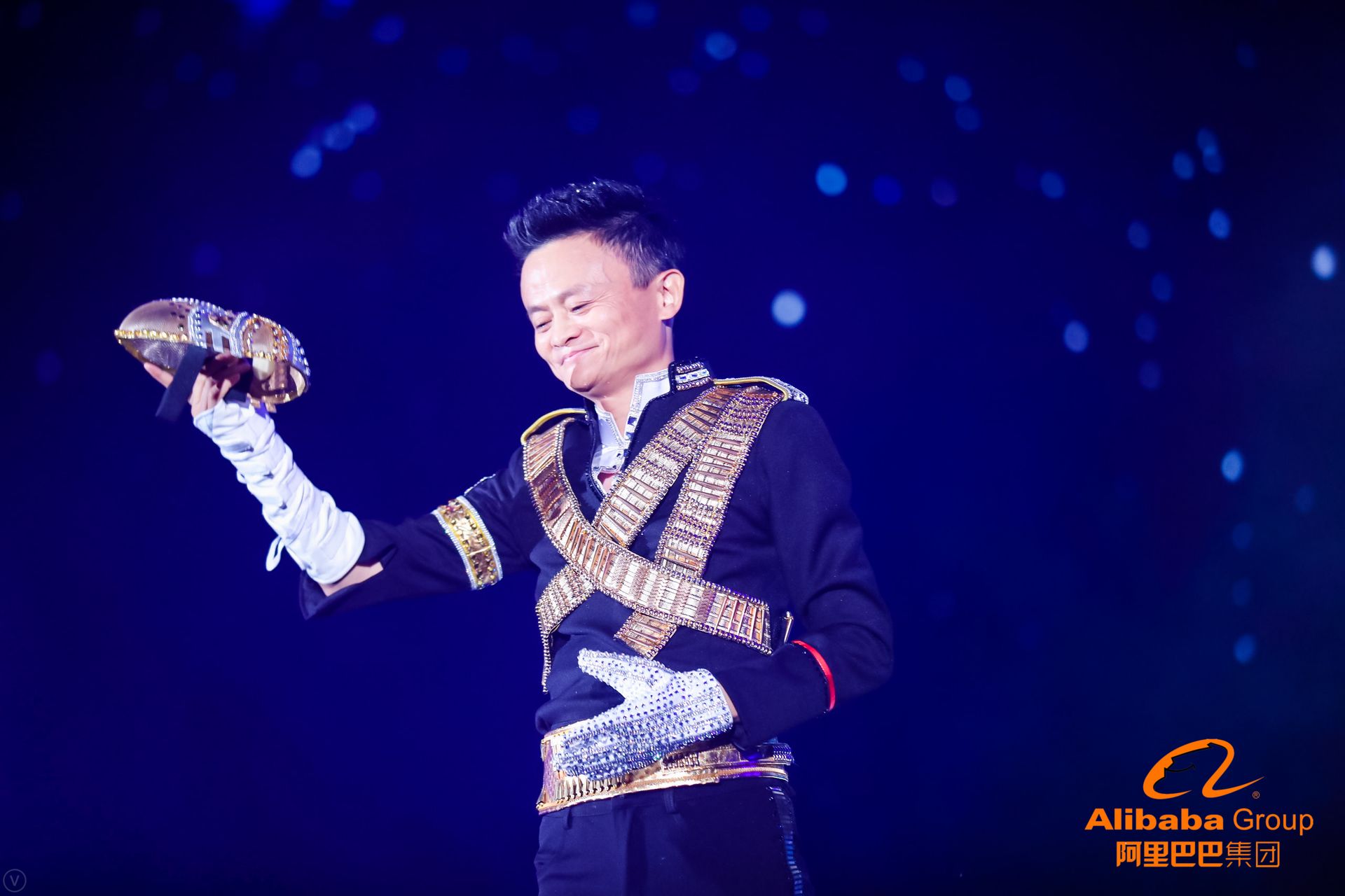 这些高清大图告诉你，今天刷屏朋友圈的阿里年会到底在玩什么？