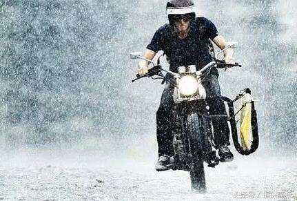 摩托车下雨就熄火怎么回事视频,弯梁摩托车洗车后要熄火