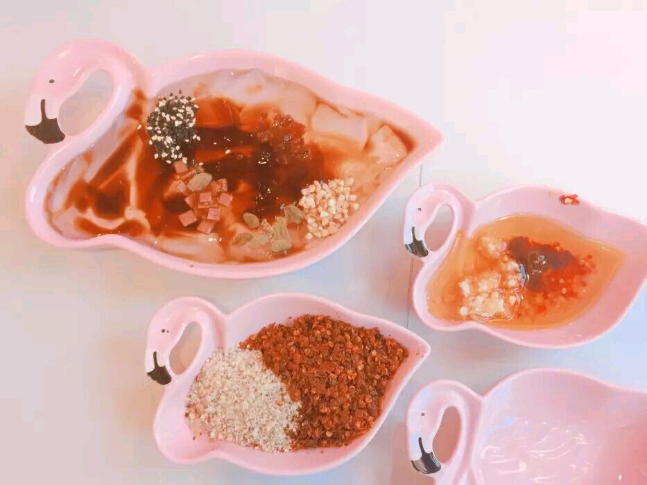 火遍全武汉的瓜瓜串又开新店啦，撸个串老夫的少女心都要炸裂了！