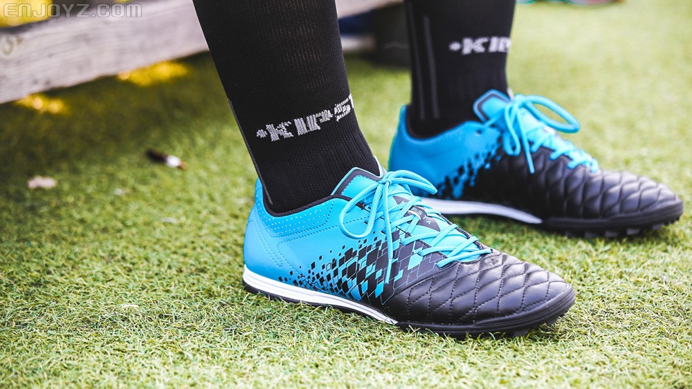 迪卡侬成人足球碎钉球鞋测评实战,迪卡侬agility基础足球鞋怎么样