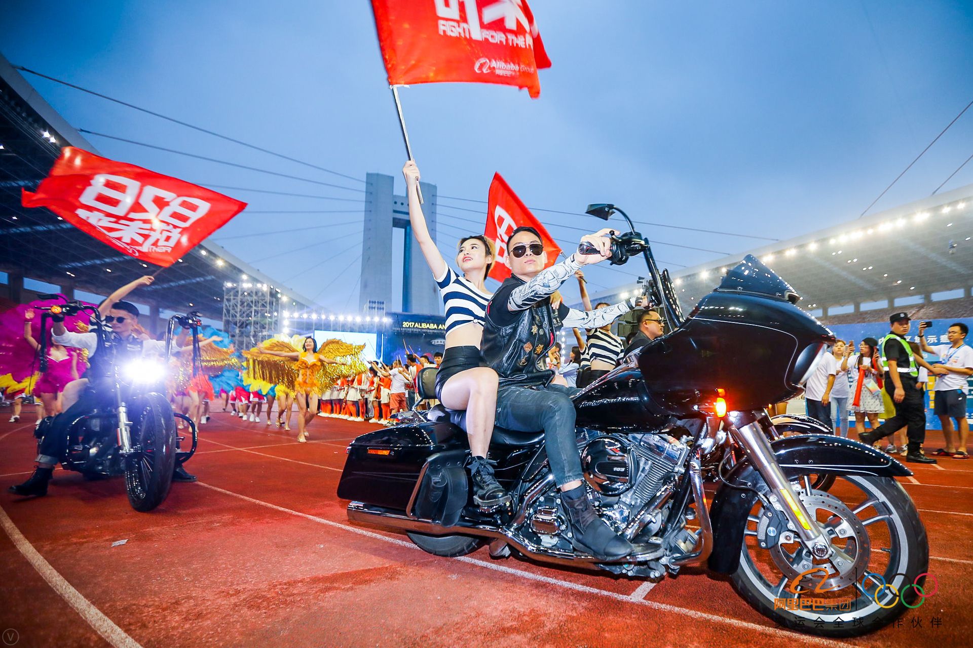 这些高清大图告诉你，今天刷屏朋友圈的阿里年会到底在玩什么？