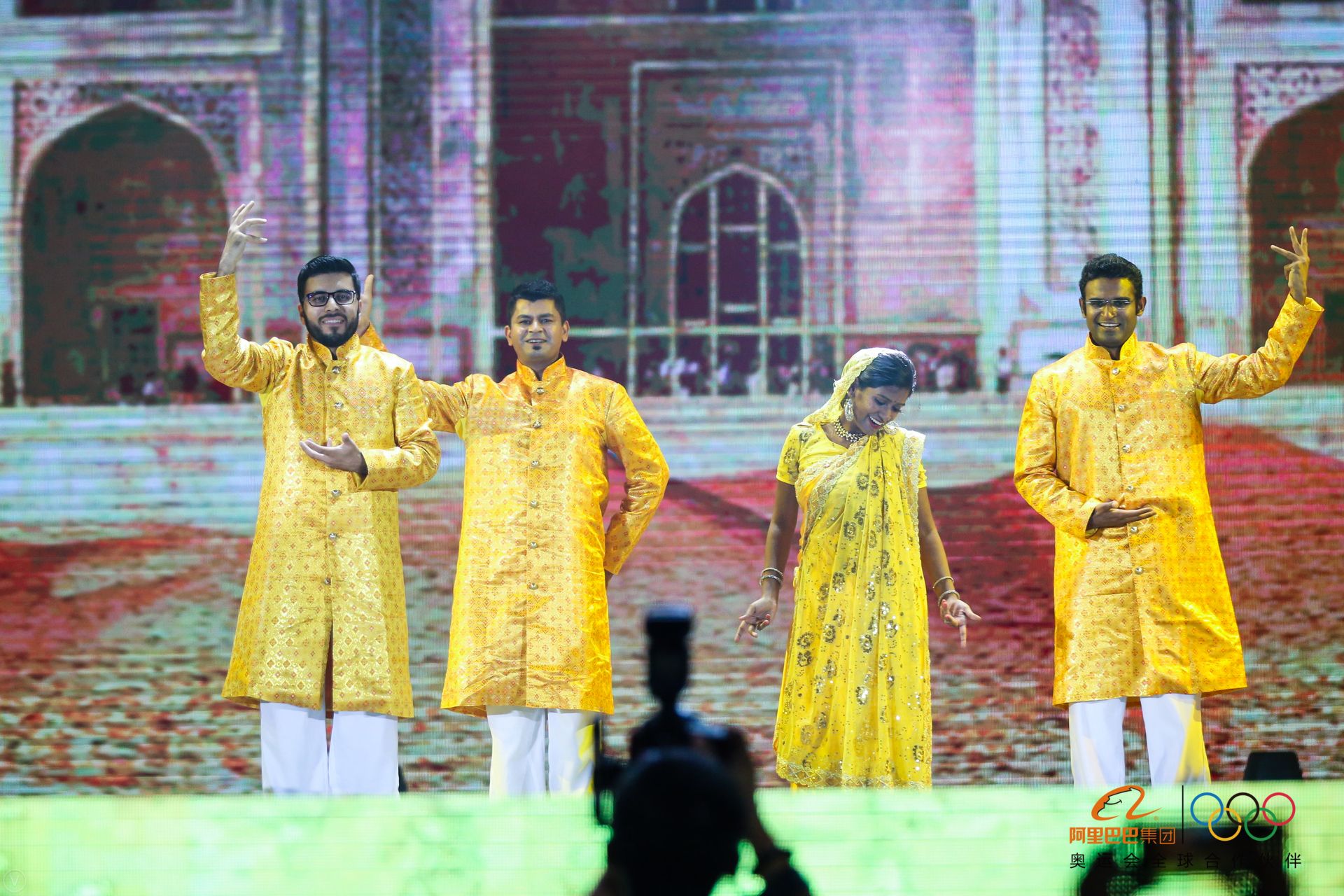 这些高清大图告诉你，今天刷屏朋友圈的阿里年会到底在玩什么？