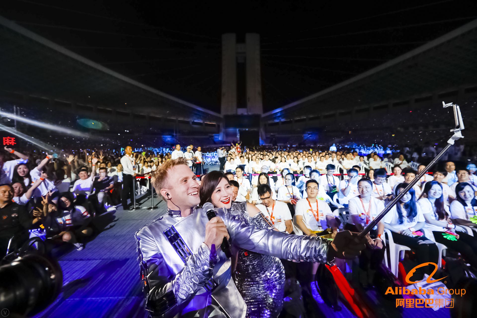 这些高清大图告诉你，今天刷屏朋友圈的阿里年会到底在玩什么？