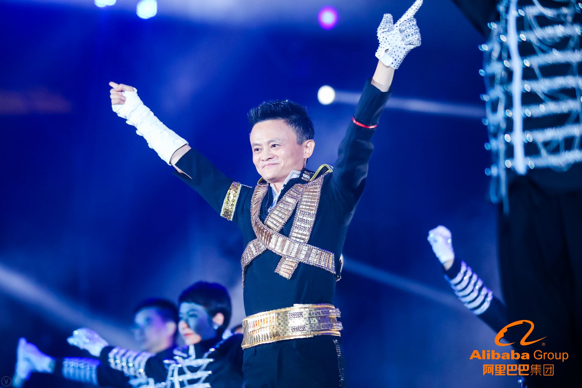 这些高清大图告诉你，今天刷屏朋友圈的阿里年会到底在玩什么？