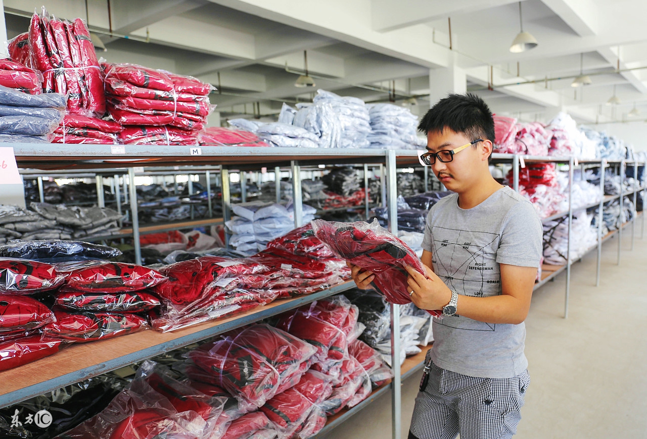 现在网上批发尾货服装是不是真的,大量品牌衣服尾货揭秘