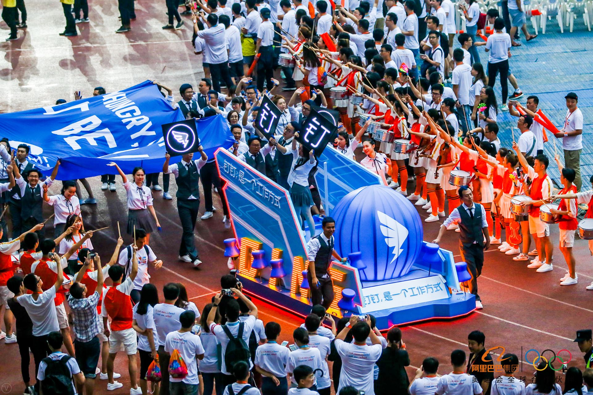 这些高清大图告诉你，今天刷屏朋友圈的阿里年会到底在玩什么？