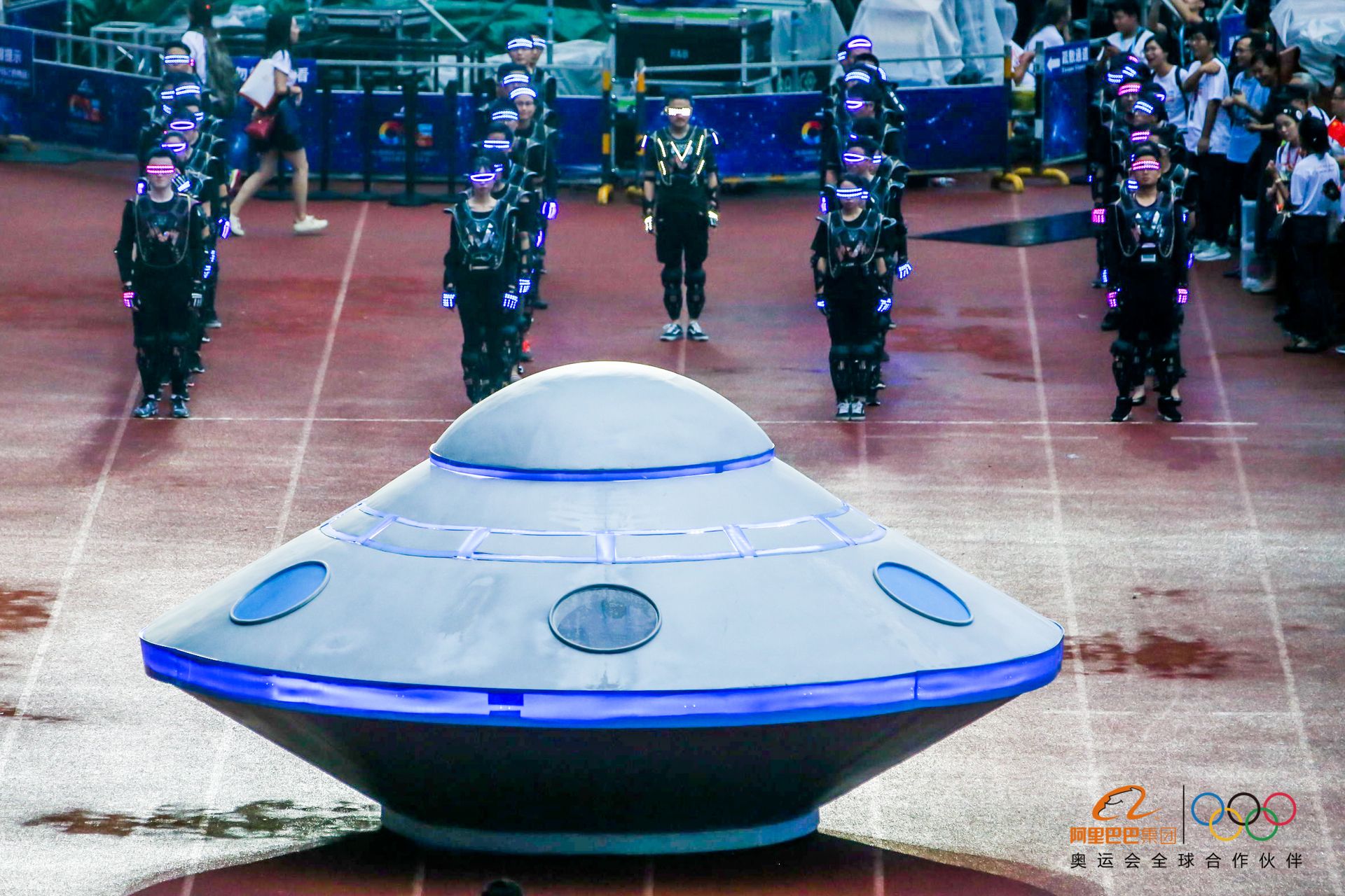 这些高清大图告诉你，今天刷屏朋友圈的阿里年会到底在玩什么？