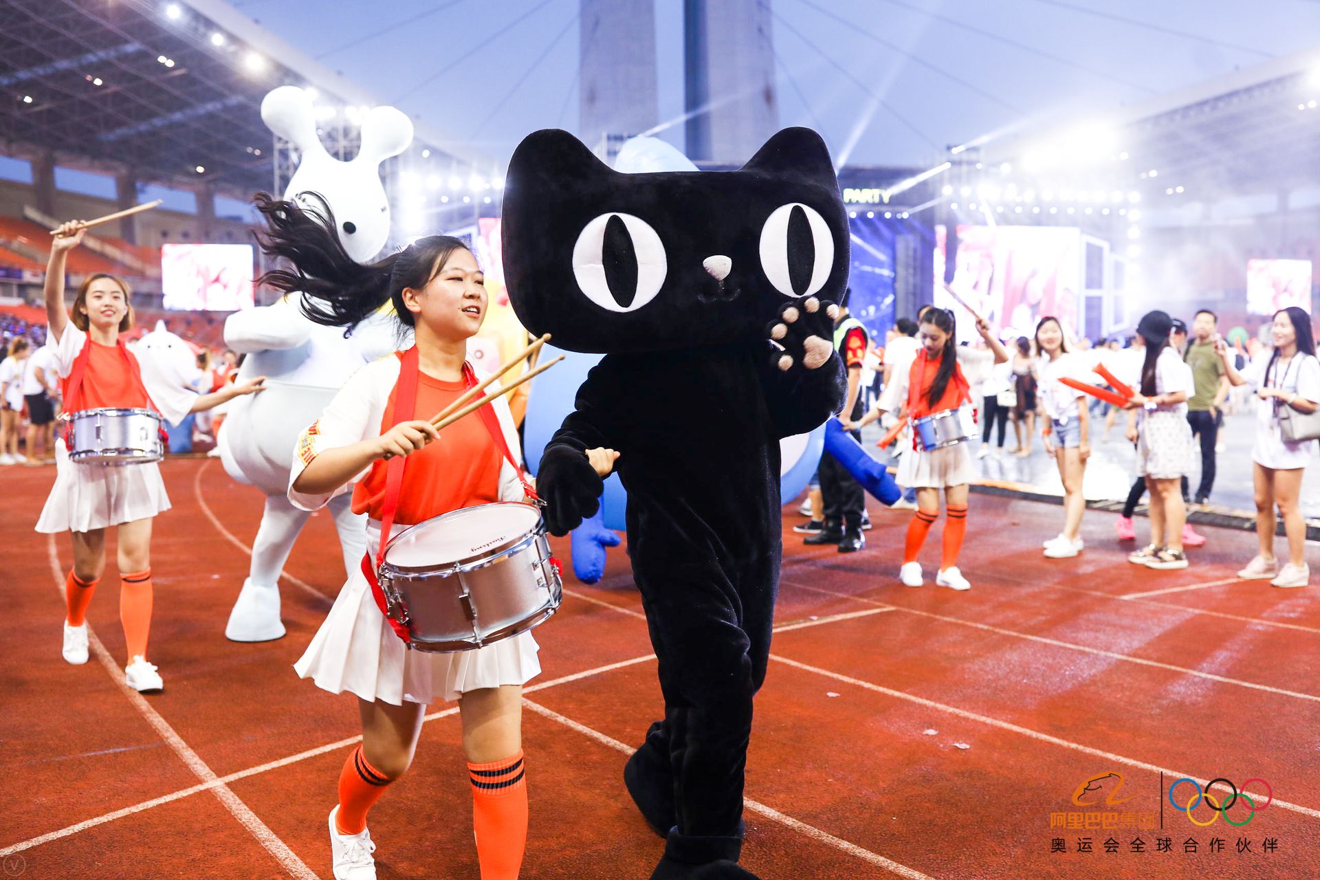 这些高清大图告诉你，今天刷屏朋友圈的阿里年会到底在玩什么？