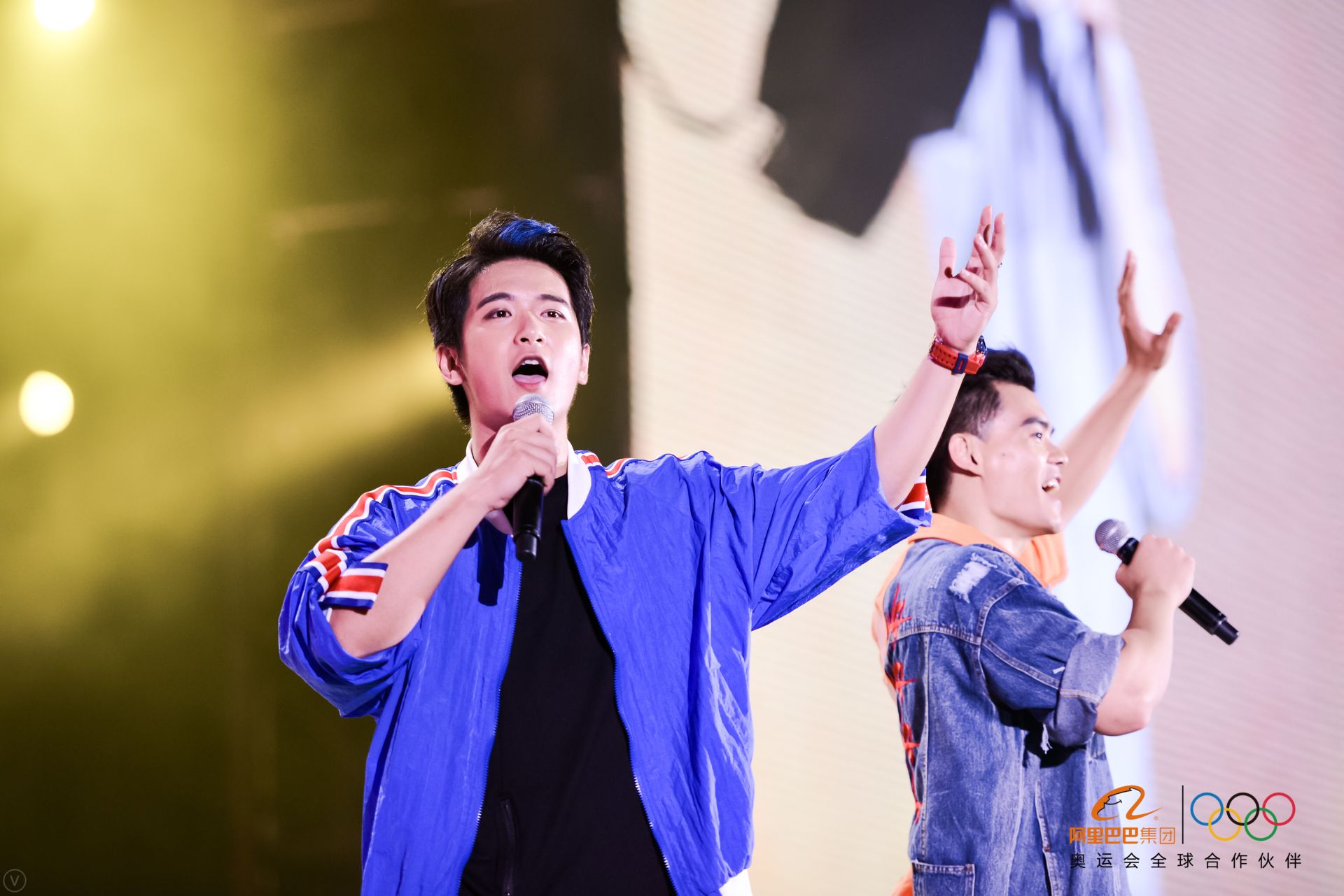 这些高清大图告诉你，今天刷屏朋友圈的阿里年会到底在玩什么？