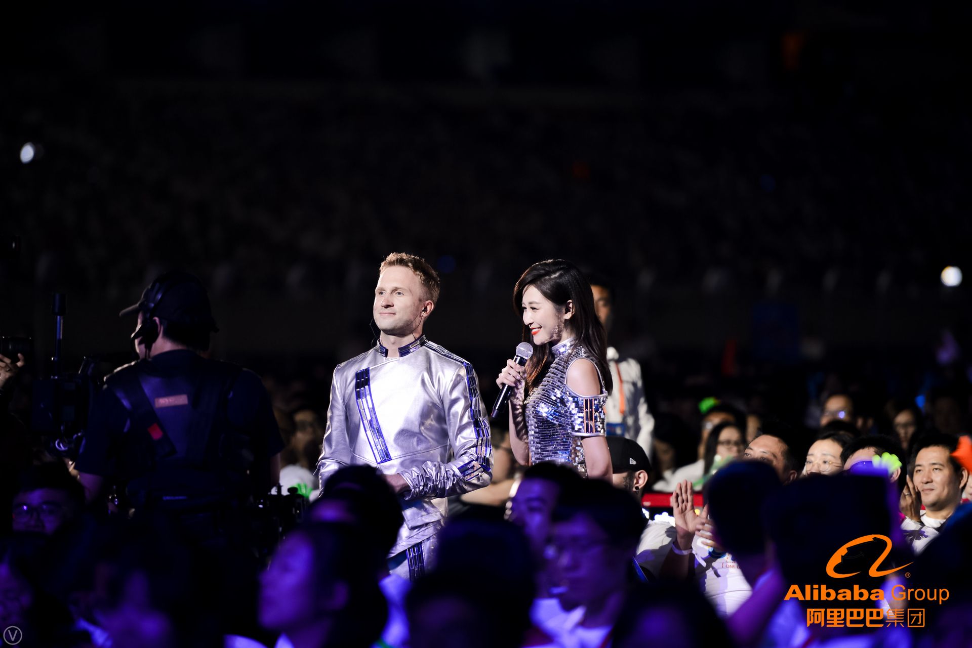 这些高清大图告诉你，今天刷屏朋友圈的阿里年会到底在玩什么？