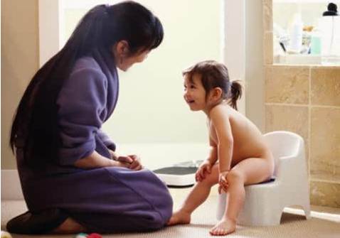 混合喂养的宝宝大便有褐色的东西,混合喂养40天的婴儿拉绿色大便