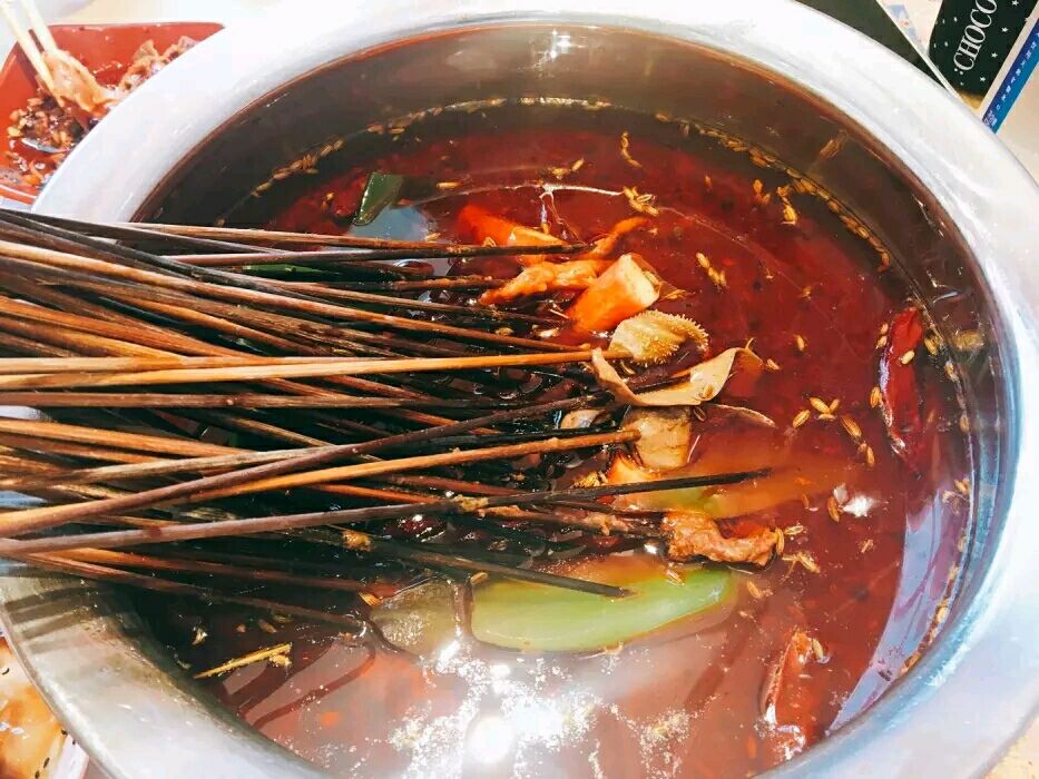 火遍全武汉的瓜瓜串又开新店啦，撸个串老夫的少女心都要炸裂了！