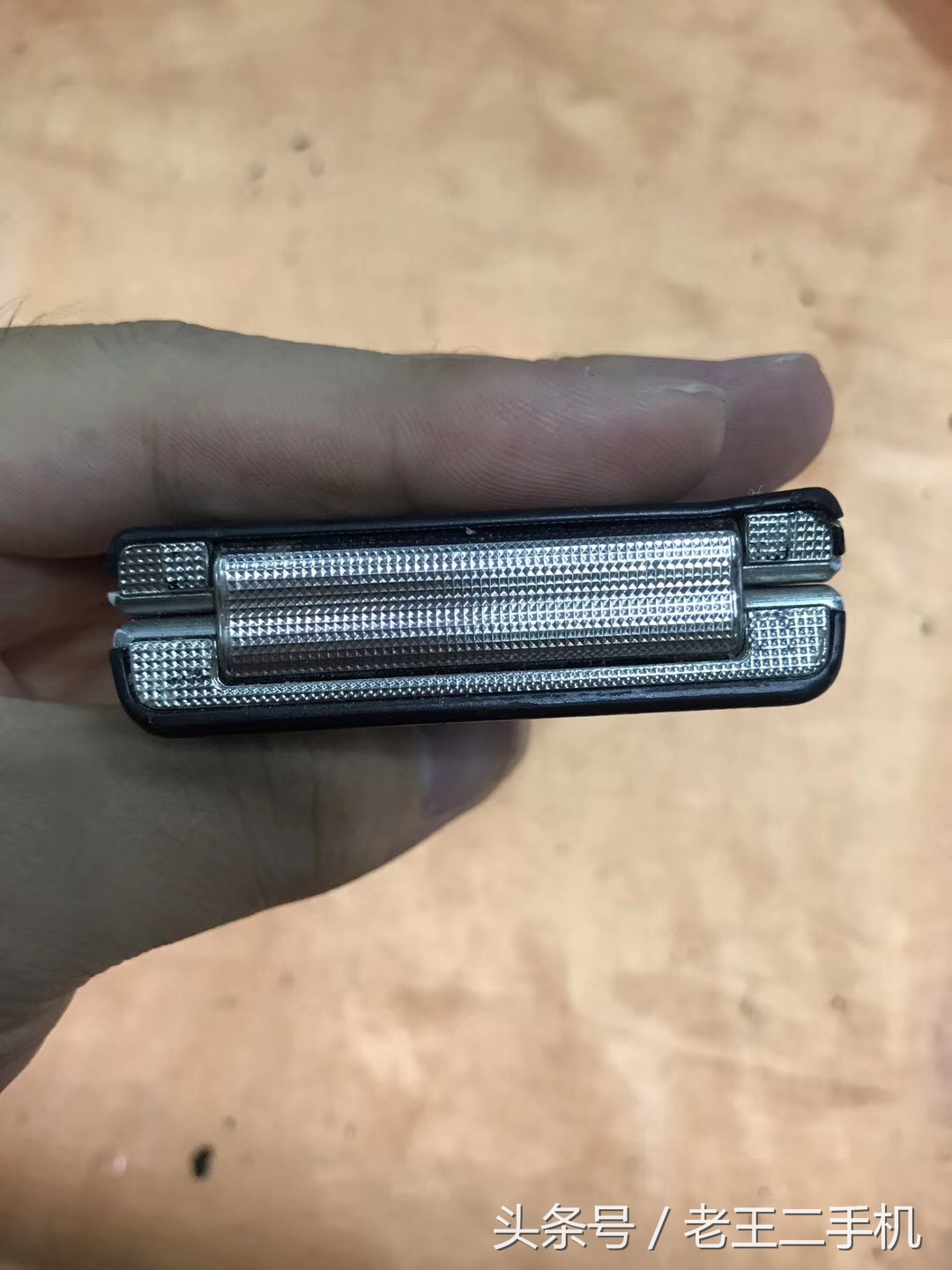 土豪买得起的翻盖手机,花四千多买一个翻盖手机