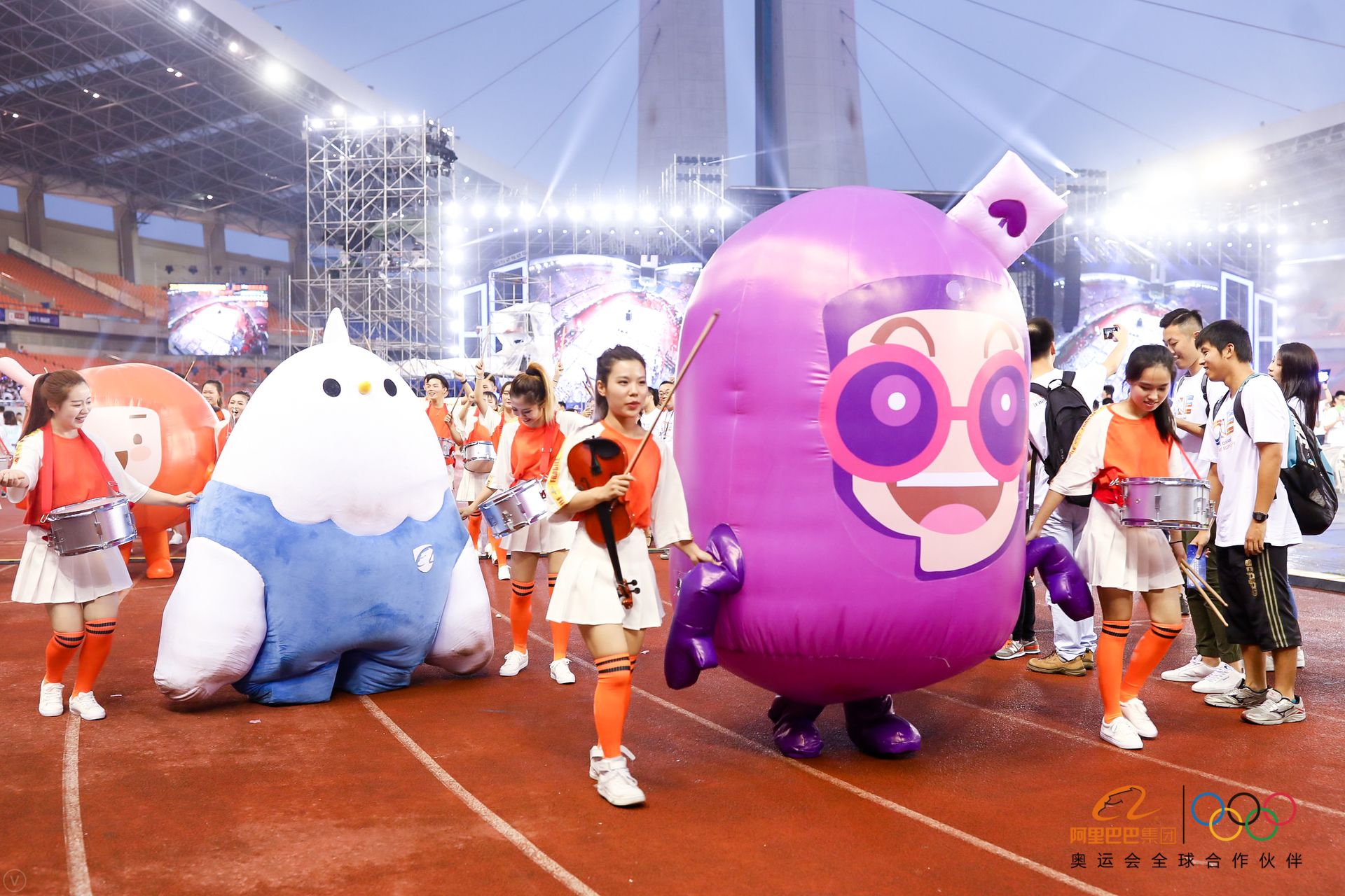 这些高清大图告诉你，今天刷屏朋友圈的阿里年会到底在玩什么？