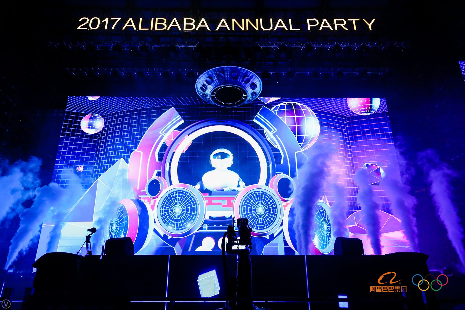这些高清大图告诉你，今天刷屏朋友圈的阿里年会到底在玩什么？