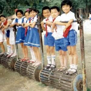 为何现在校服极土气极难看,中国丑校服