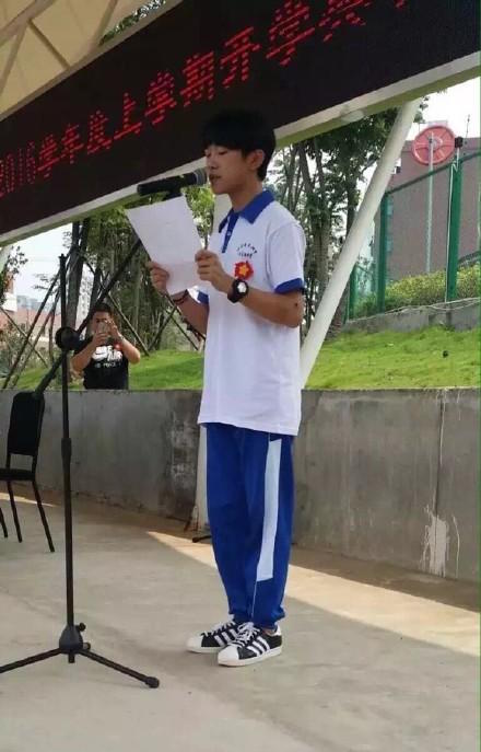 为何现在校服极土气极难看,中国丑校服