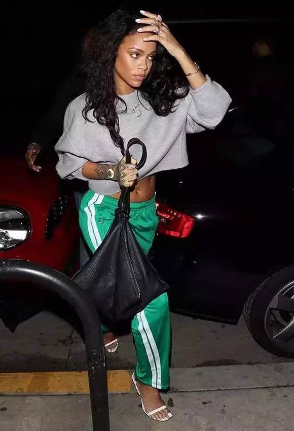 为何现在校服极土气极难看,中国丑校服