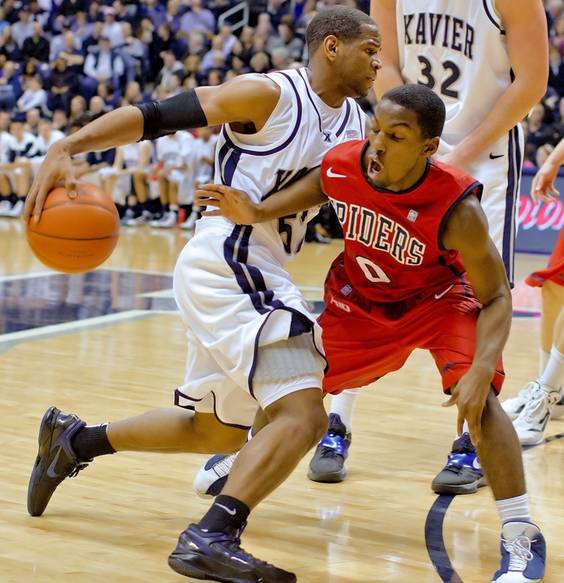 篮球运球教学基本功零基础女生,篮球8-10岁原地运球基本功