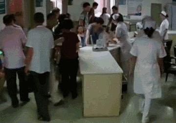 直播分娩现场？这部纪录片想说的其实更多