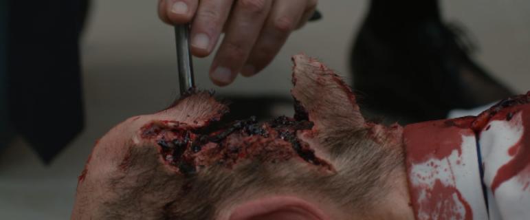 一部超血腥恐怖电影，变态公司给每个员工安装遥控*弹炸**，超可怕