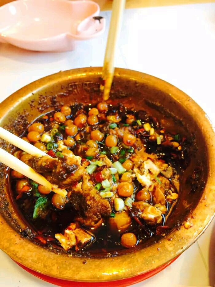 火遍全武汉的瓜瓜串又开新店啦，撸个串老夫的少女心都要炸裂了！