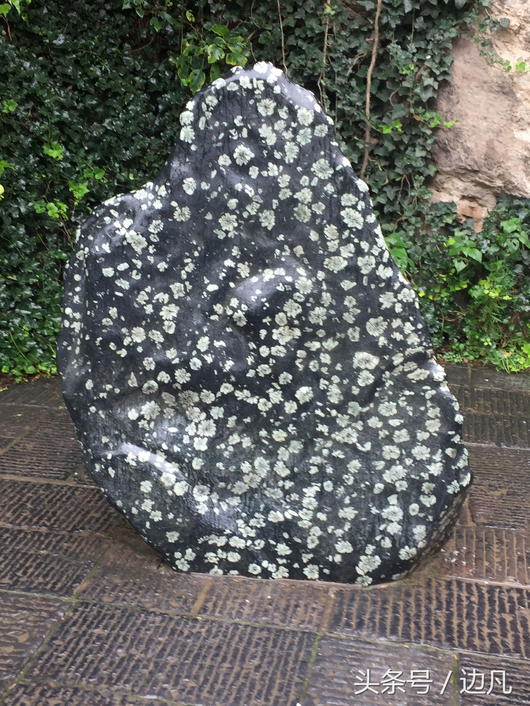 千年古都洛阳龙门石窟,被誉为东方维纳斯的是哪个石窟