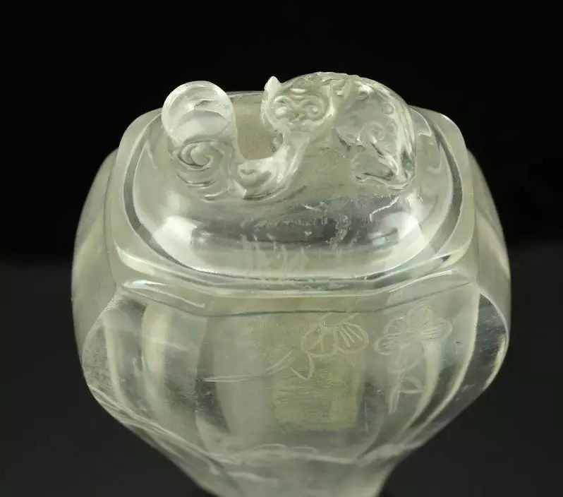 白水晶晶莹剔透发亮,晶莹剔透的水晶宝石