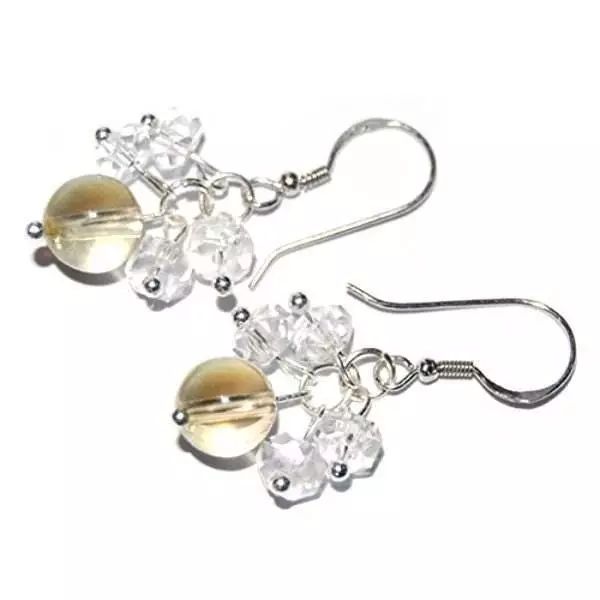 白水晶晶莹剔透发亮,晶莹剔透的水晶宝石