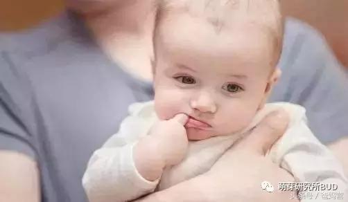 有一种瘾，叫“吃手”：如何戒掉孩子吃手的毛病？