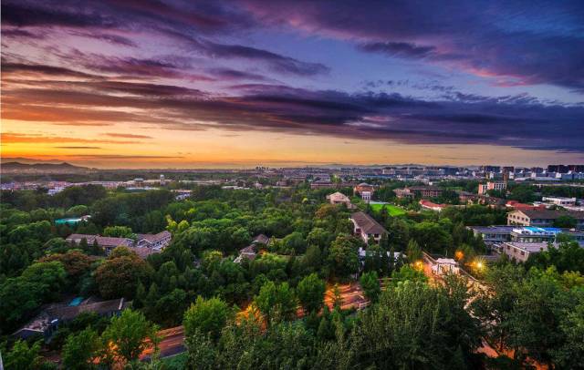 红烛曳曳照群芳——清华园里的尊师重教史话