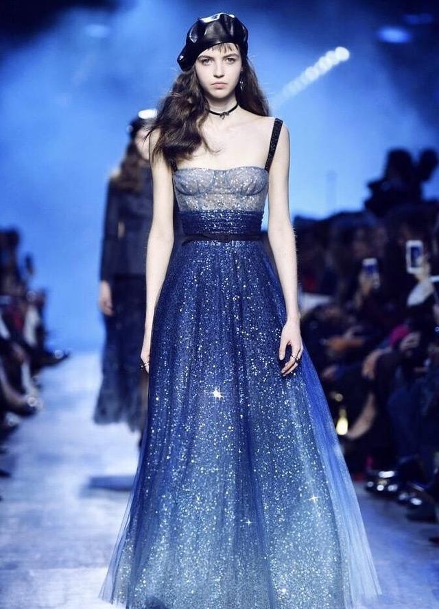 baby穿裙子惊艳全场,baby穿星空裙