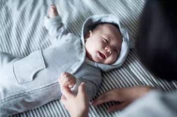 宝宝长牙睡不好觉吃什么,宝宝长牙会影响食欲和睡眠吗