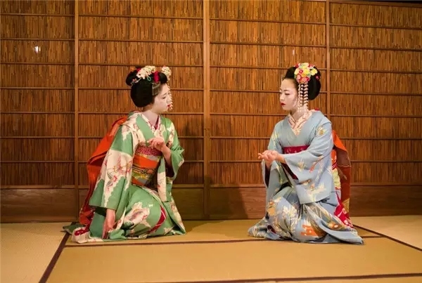 情侣蜜月旅游景点推荐,适合情侣蜜月国内旅游的地方