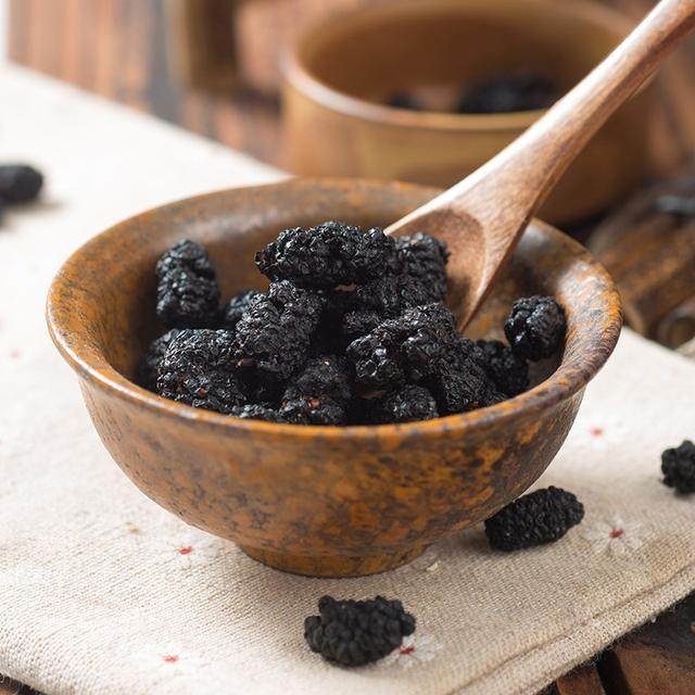 白发变多可能是缺少这种物质,少年白发变黑的方法如下