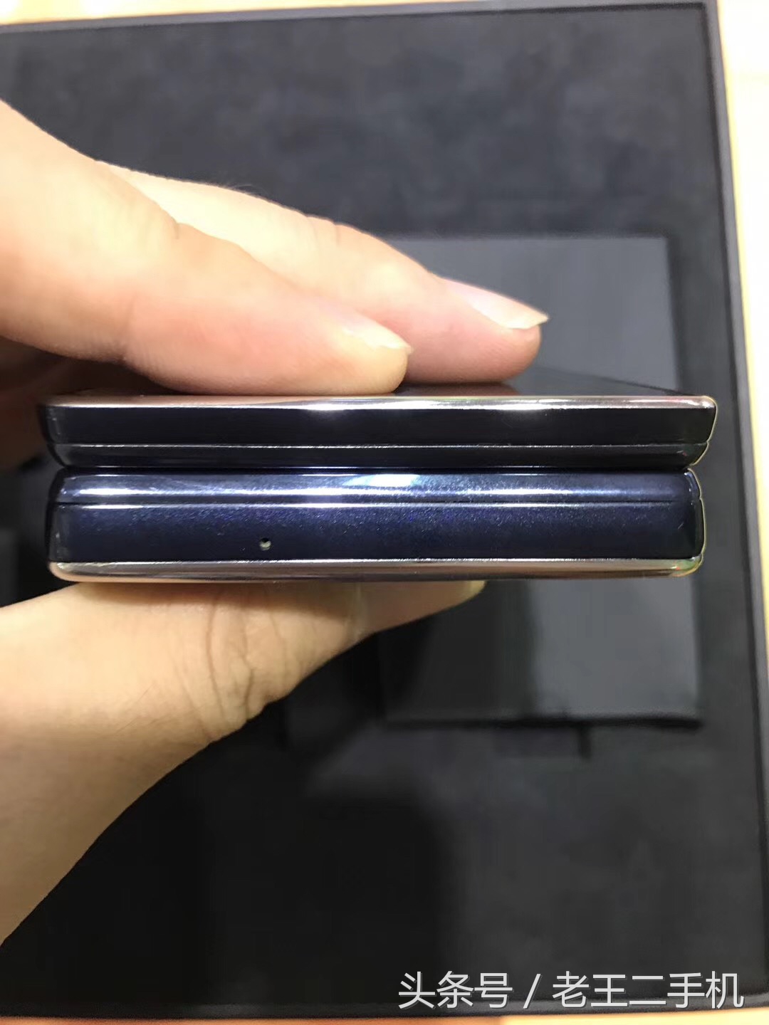 淘了两款，不得不说，三星的翻盖手机真是越做越漂亮了