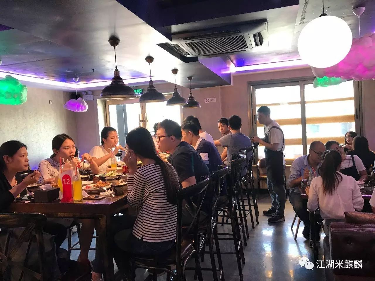 这家店猪排饭酱汁装在“阿拉丁神灯”里,还是22年前的味道!