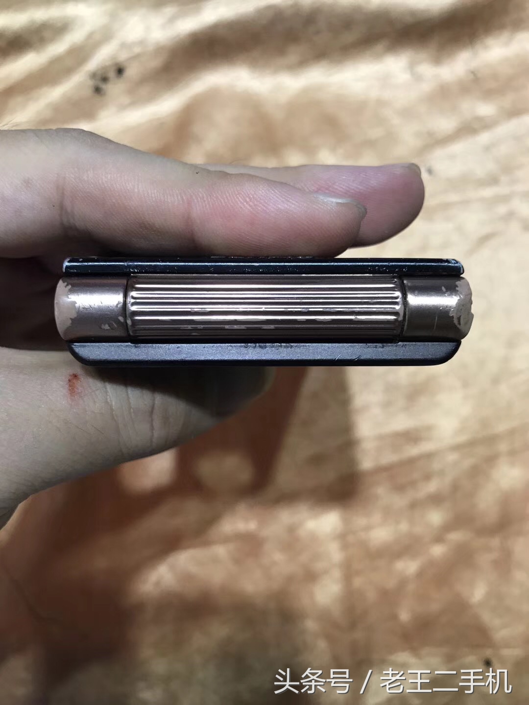 土豪买得起的翻盖手机,花四千多买一个翻盖手机