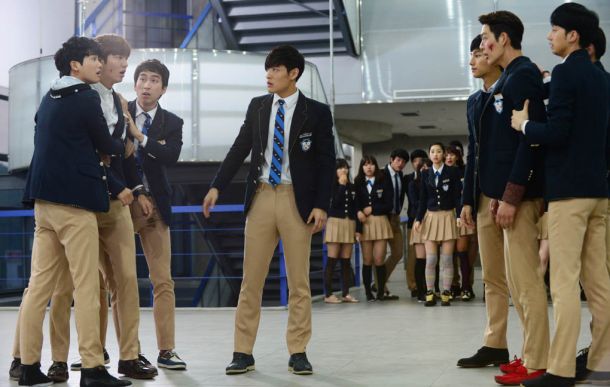 为何现在校服极土气极难看,中国丑校服