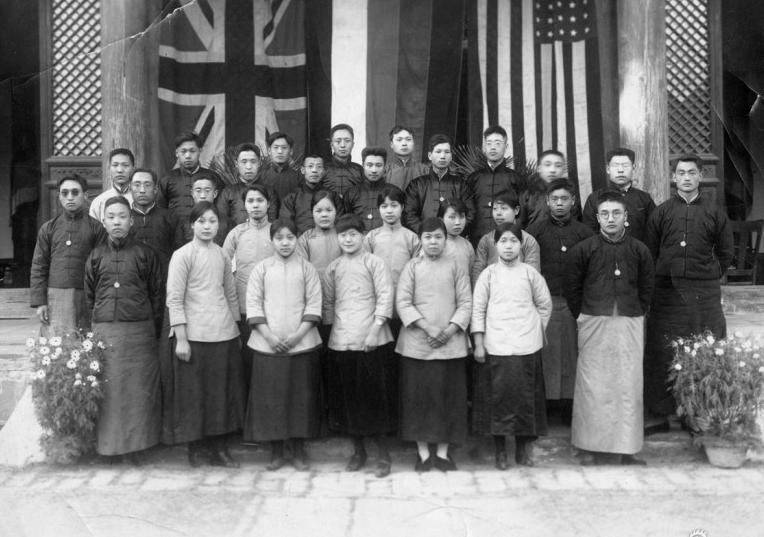 为何现在校服极土气极难看,中国丑校服