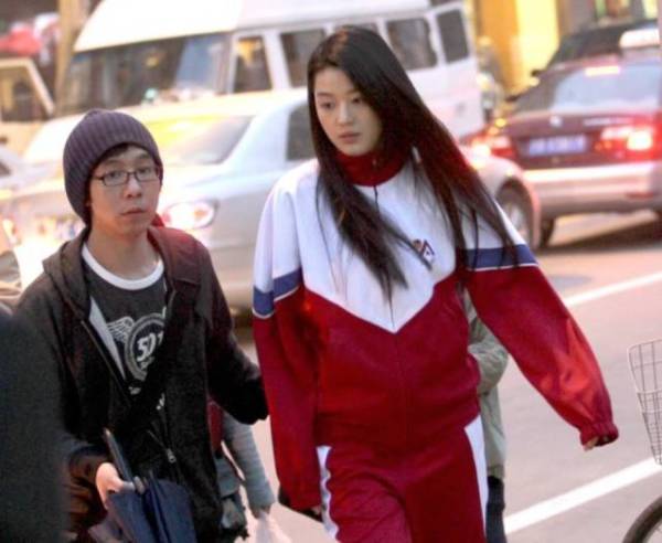 为何现在校服极土气极难看,中国丑校服