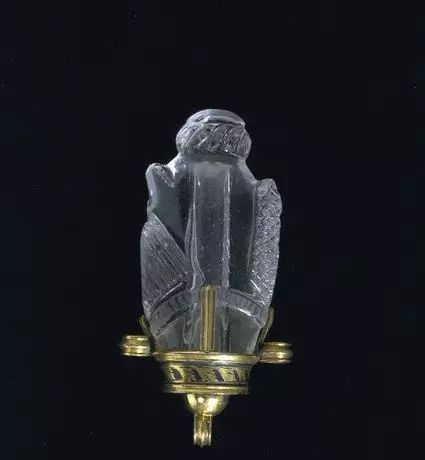 白水晶晶莹剔透发亮,晶莹剔透的水晶宝石