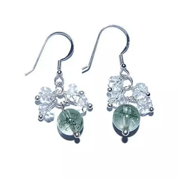 白水晶晶莹剔透发亮,晶莹剔透的水晶宝石