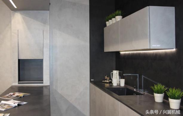 水泥地面老是返潮用什么纸粘贴,水泥地面返潮起砂怎么处理