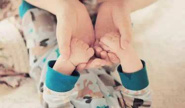 宝宝长牙睡不好觉吃什么,宝宝长牙会影响食欲和睡眠吗