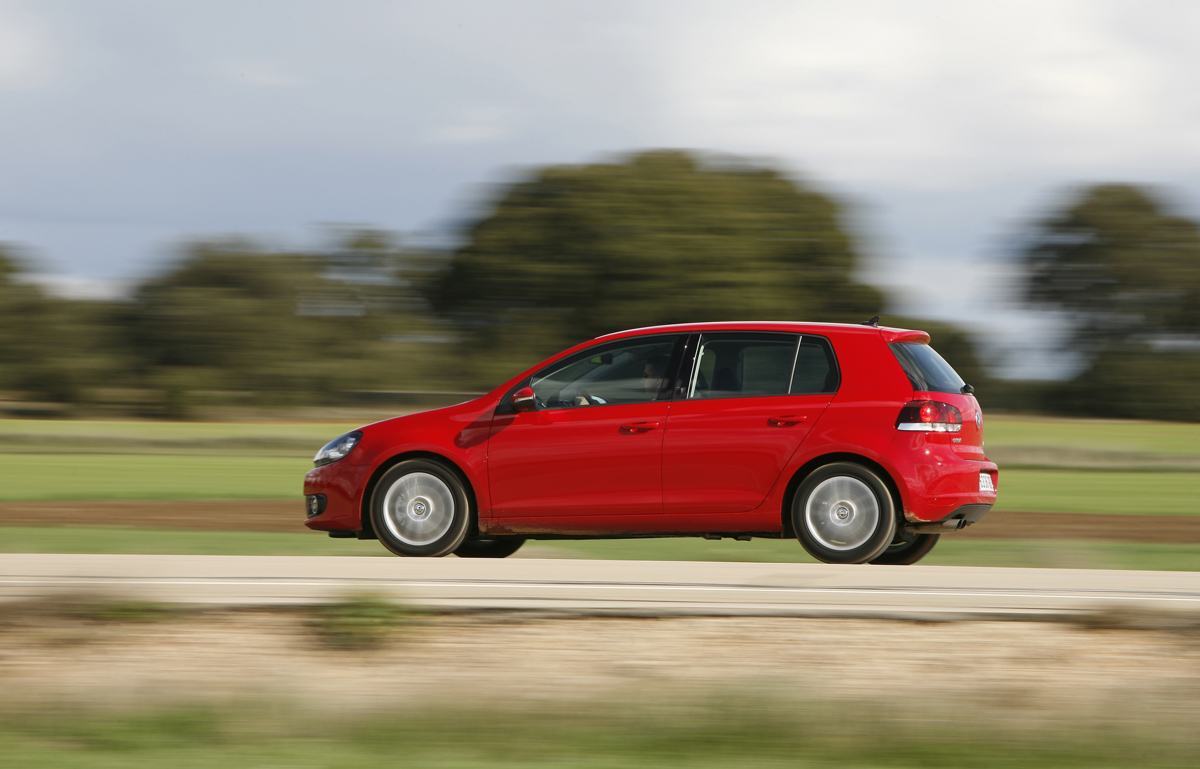 大众给高尔夫出敞篷版,汽车造型拉风,性价比超高